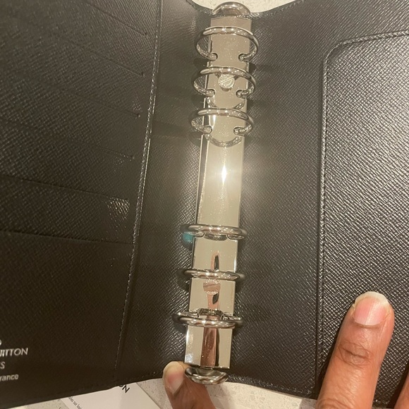 Louis Vuitton Agenda MM in Epi Leather Black - Picture 16 of 16